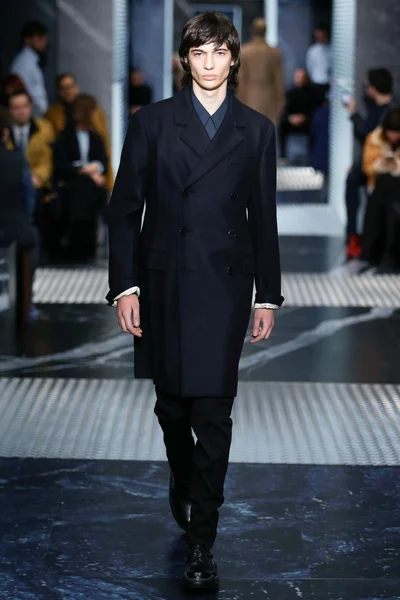 Look 25